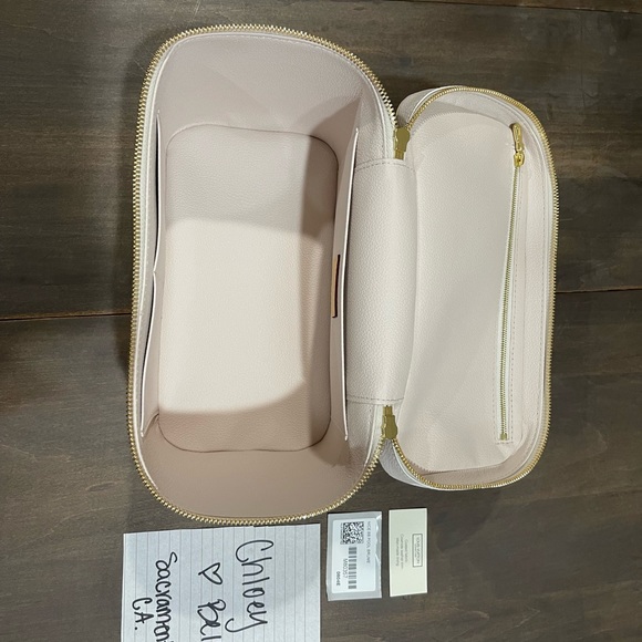 Louis Vuitton - Picture 4 of 5